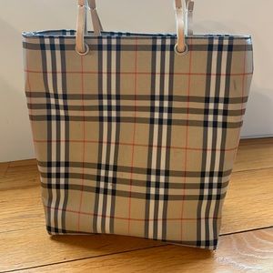 Burberry Tote Purse with magnetic closure